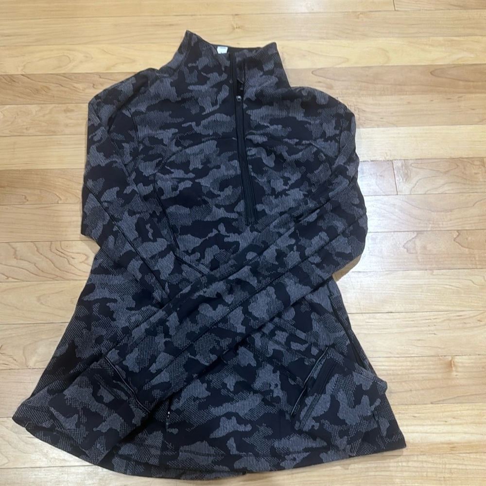 Lululemon define jacket. Size 8 never worn. Brand is Lululemon with no tags